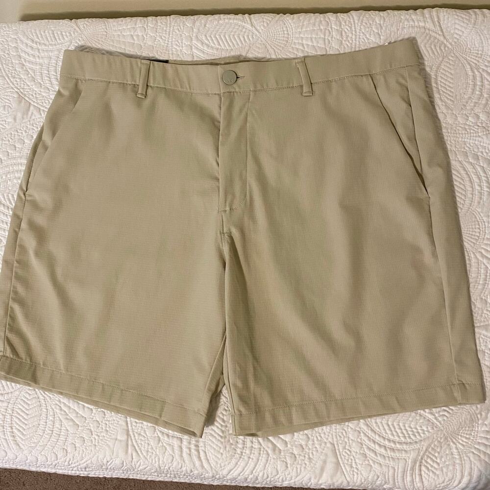 Under Armour Men's 38 UA Drive Chill 8" Vented Golf Shorts Khaki Performance NWT